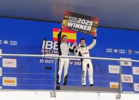 Supercars-Espana-2025-Recogiendotitulo